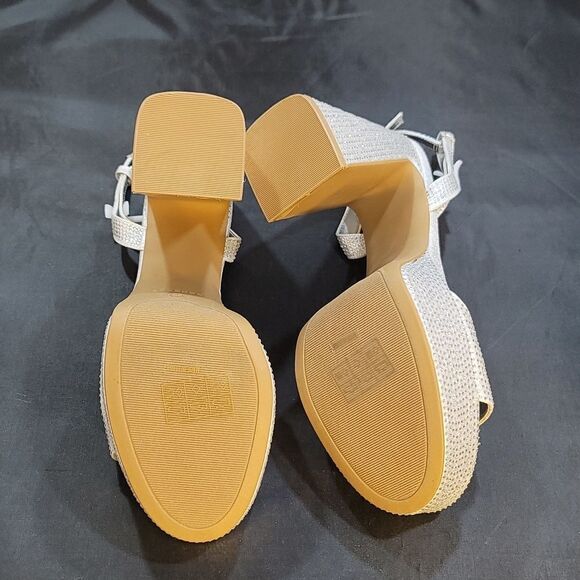 BRAND NEW BAMBOO STUDDED PLATFORM OPEN TOE SANDAL - Picture 14 of 15